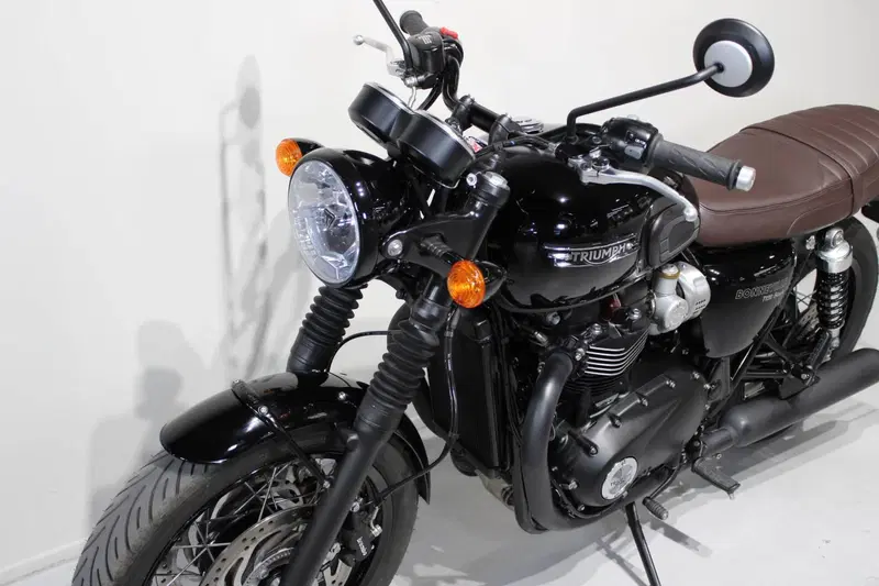 Triumph Bonneville T120 Black (2021 - 25) (9)