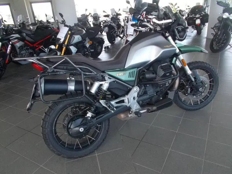 Moto Guzzi V85 TT Centenario (2021 - 22) (2)