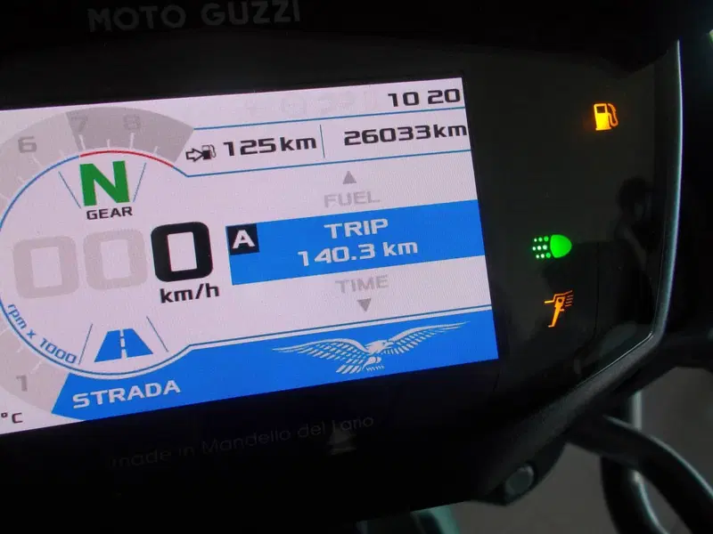 Moto Guzzi V85 TT Centenario (2021 - 22) (5)