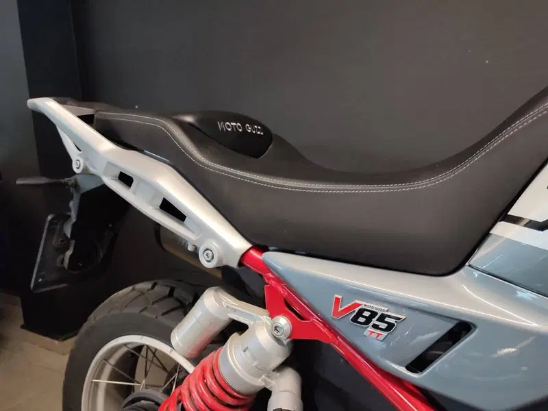 Moto Guzzi V85 TT (2024 - 26) (6)