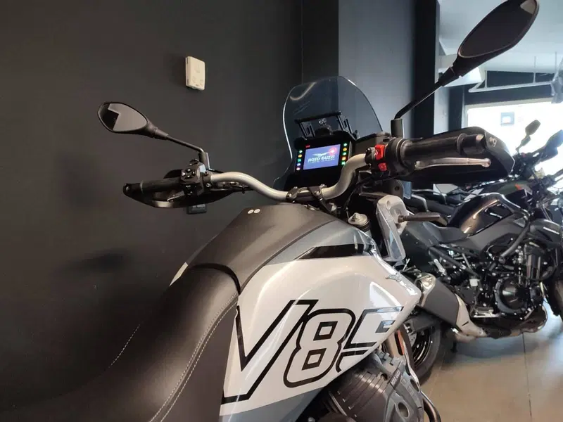 Moto Guzzi V85 TT (2024 - 26) (7)