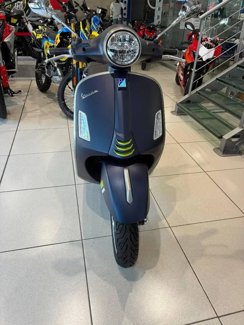 Vespa GTS 300 Super Tech (2023 - 24) (3)