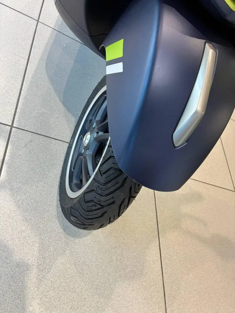 Vespa GTS 300 Super Tech (2023 - 24) (4)