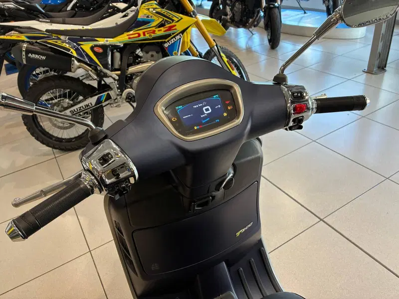 Vespa GTS 300 Super Tech (2023 - 24) (8)