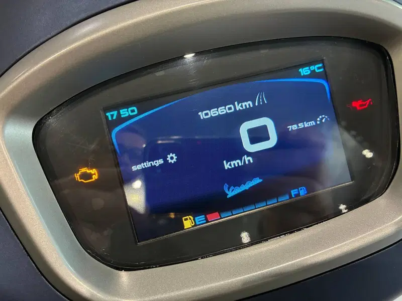 Vespa GTS 300 Super Tech (2023 - 24) (11)