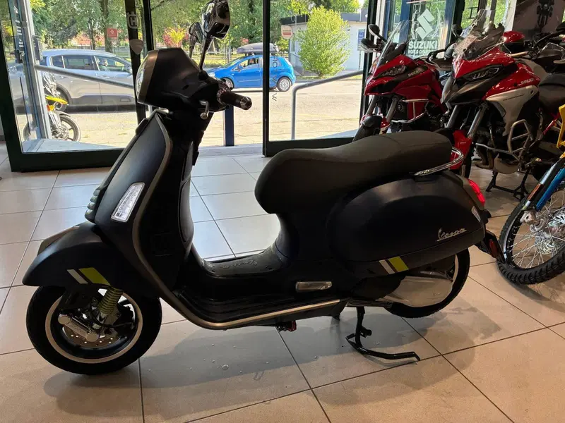 Vespa GTS 300 Super Tech (2023 - 24) (12)