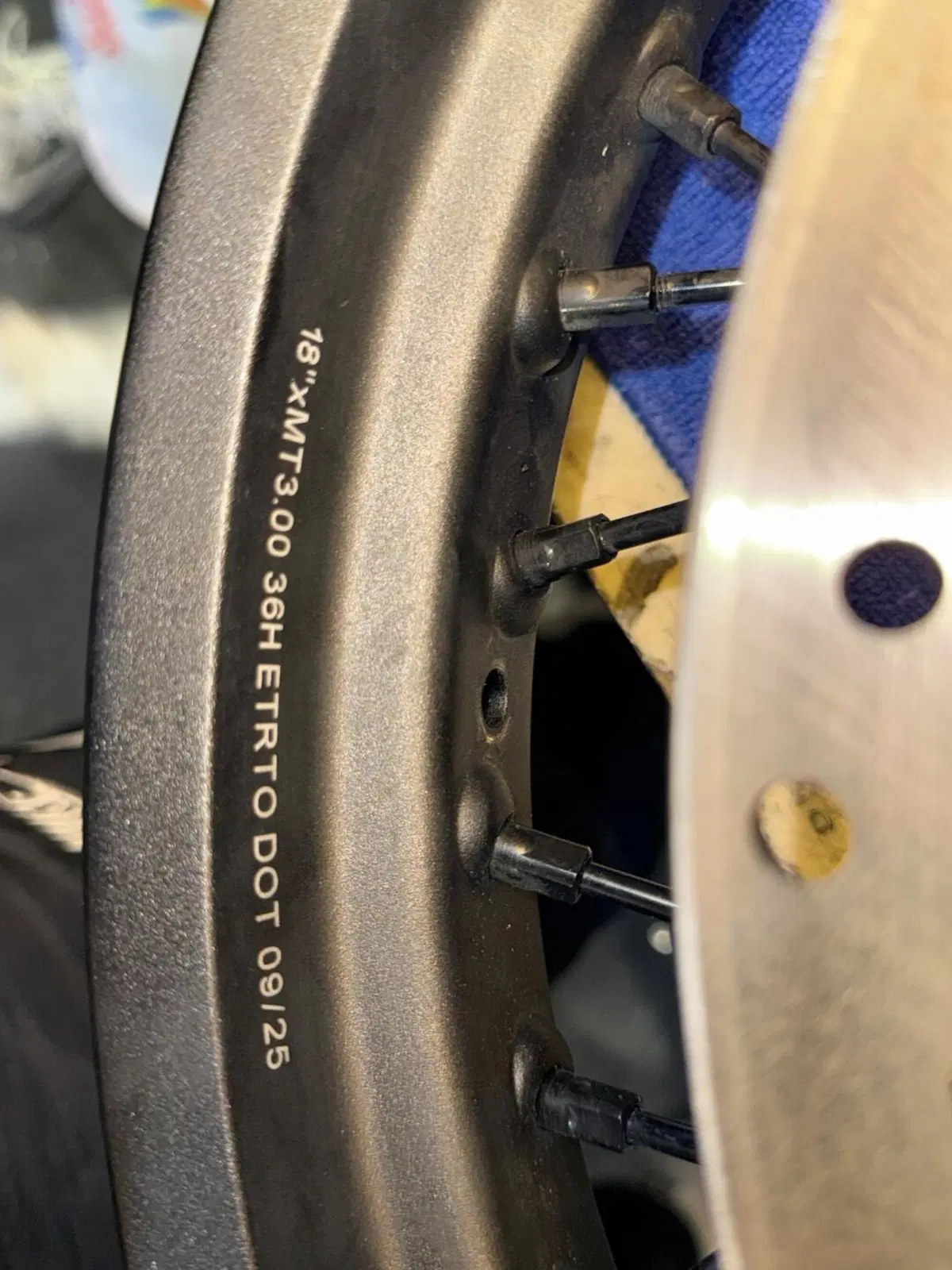 Cerchi a RAGGI Ducati Scrambler 2025 + Freni BREMB (3)