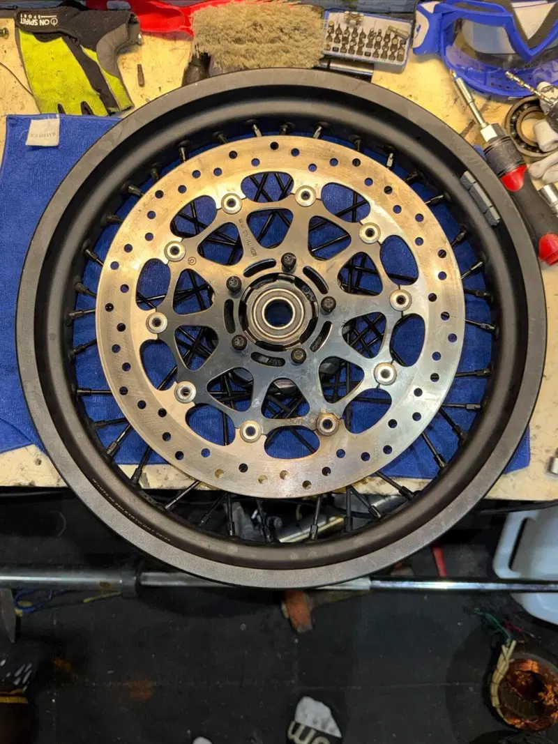 Cerchi a RAGGI Ducati Scrambler 2025 + Freni BREMB (4)