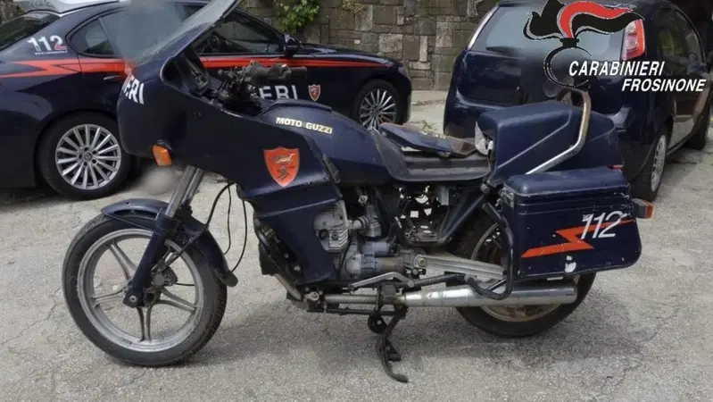 Moto Guzzi dei Carabinieri in vendita, scatta il sequestro 
