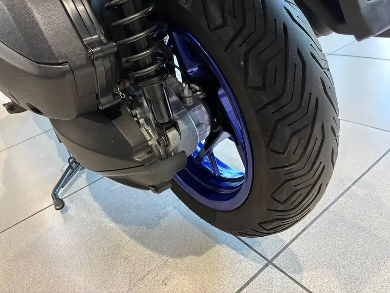 Yamaha X-Max 300 (2021 - 24) (6)