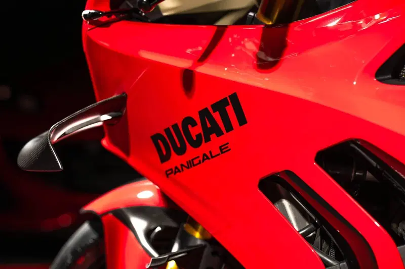 Ducati Panigale V4 S 1100 (2021) (8)