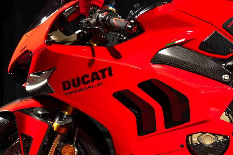 Ducati Panigale V4 S 1100 (2021) (3)