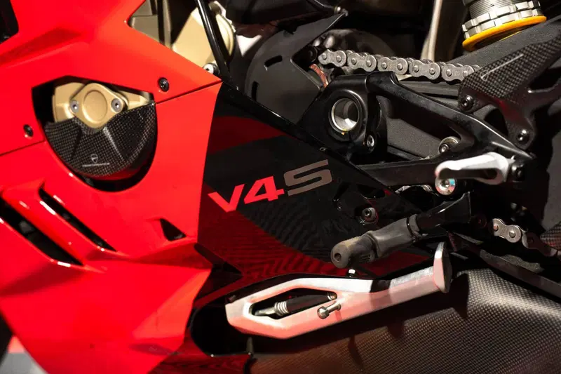 Ducati Panigale V4 S 1100 (2021) (14)