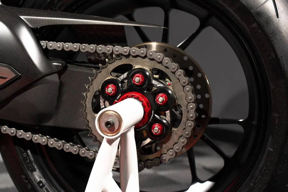 Ducati Panigale V4 S 1100 (2021) (15)