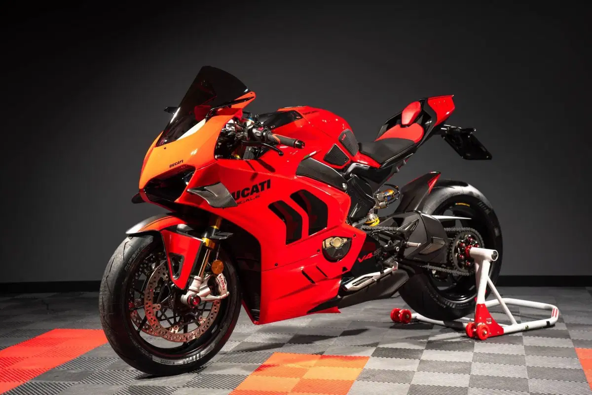 Ducati Panigale V4 S 1100 (2021) (2)