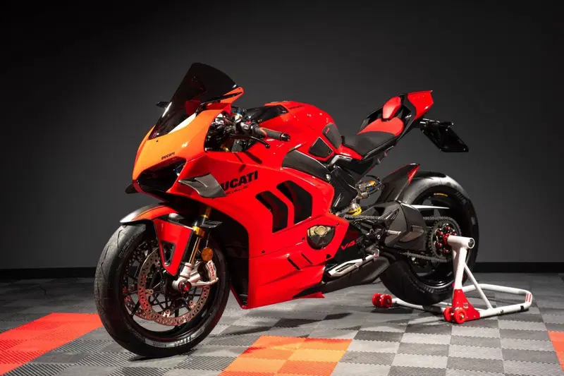 Ducati Panigale V4 S 1100 (2021) (2)