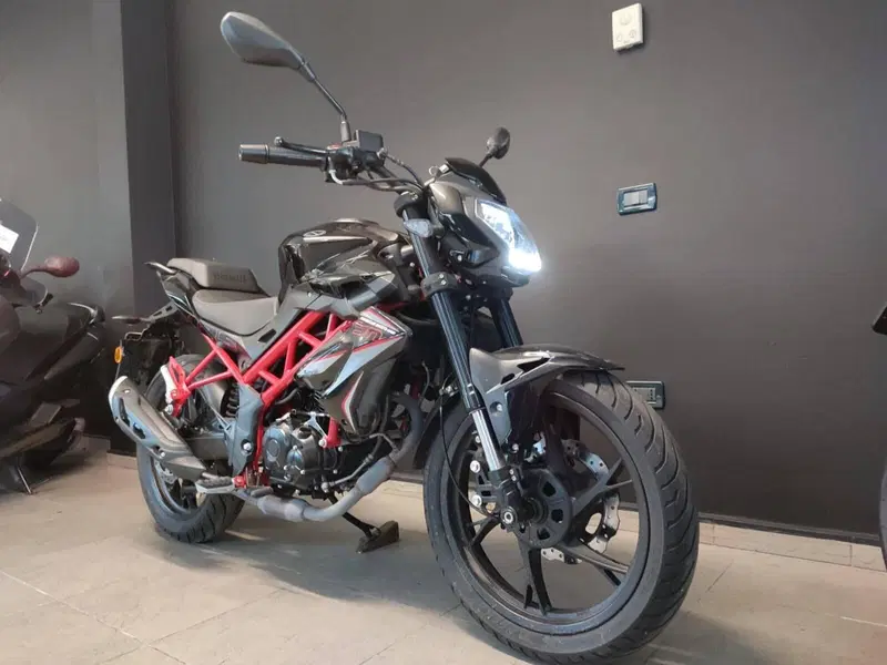 Benelli BN 125 (2021 - 25) (4)