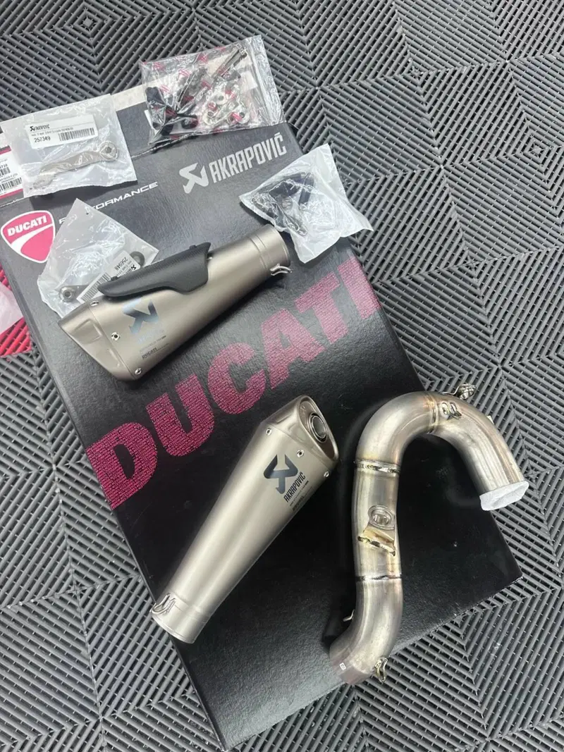 Ducati Panigale V4 S 1100 (2021) (16)