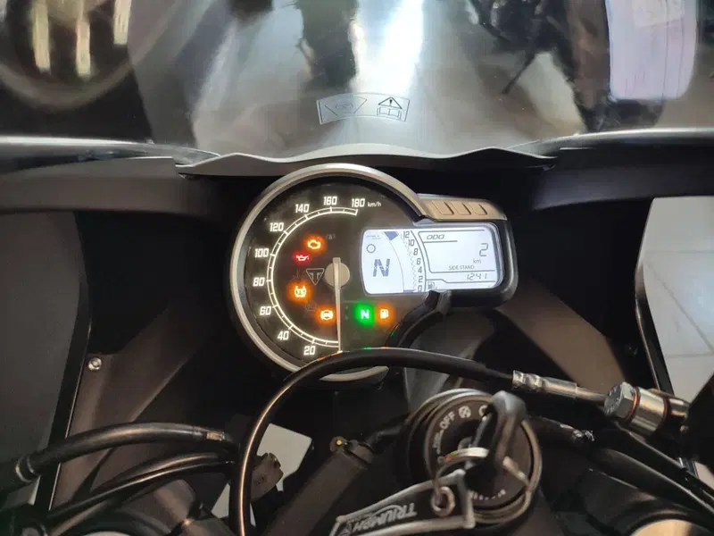 Triumph Thruxton 400 (2026) (4)