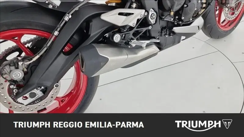 Triumph Street Triple 765 RX (2026) (17)