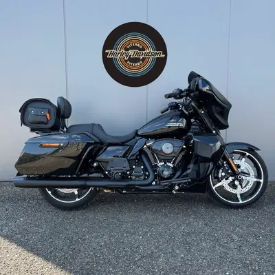 Harley-Davidson Street Glide (2024 - 26) usata