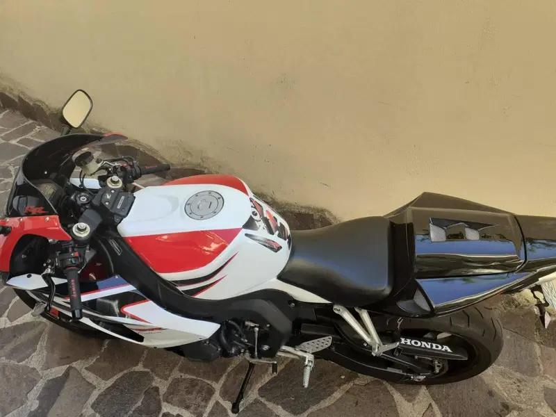 Honda CBR 1000 RR Fireblade (2006 - 07) (8)