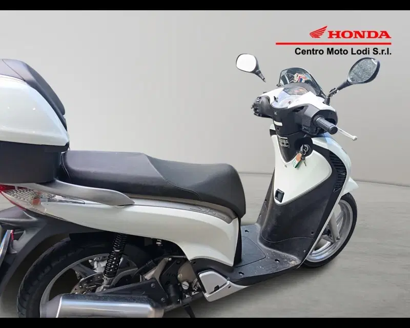Honda SH 150i (2009 - 12) (7)