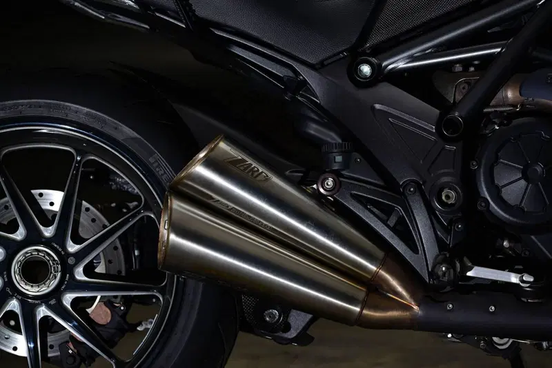 Ducati Diavel 1200 Carbon (2010 - 13) (12)