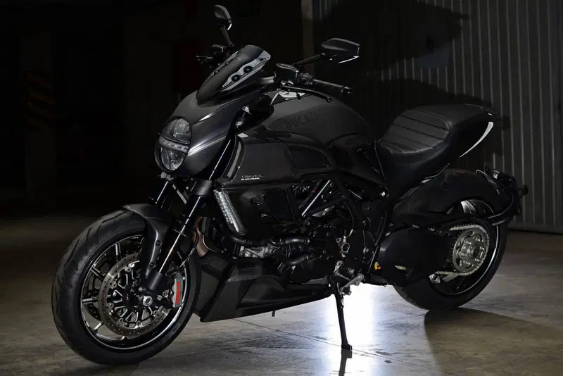 Ducati Diavel 1200 Carbon (2010 - 13) (4)