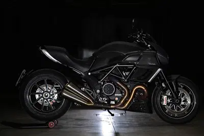 Ducati Diavel 1200 Carbon (2010 - 13) usata
