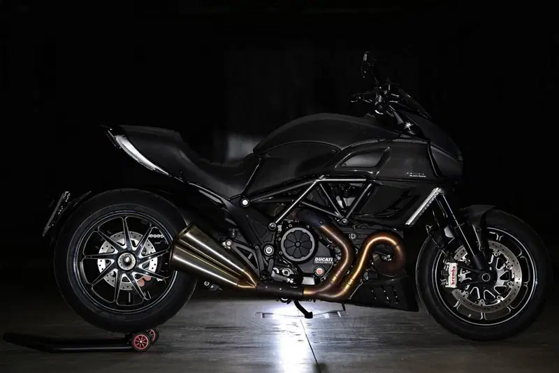 Ducati Diavel 1200 Carbon (2010 - 13)