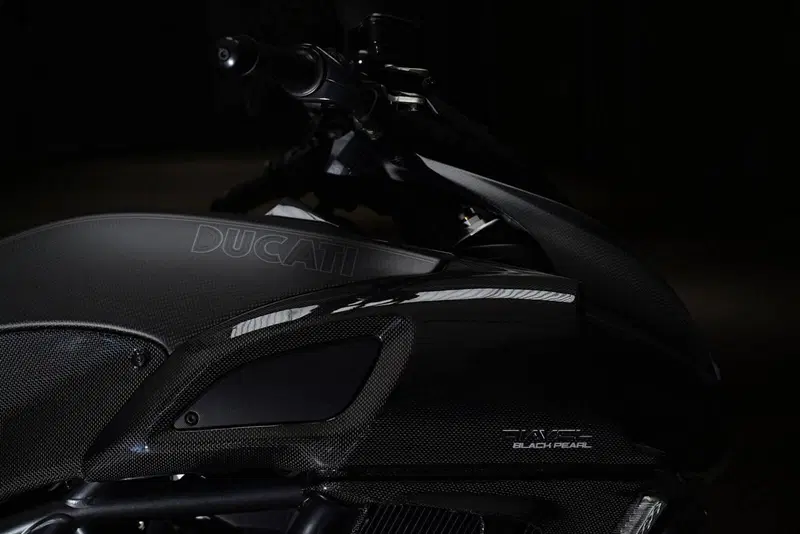 Ducati Diavel 1200 Carbon (2010 - 13) (7)