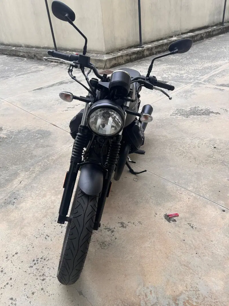 Moto Guzzi V7 III Stone (2017 - 20) (3)