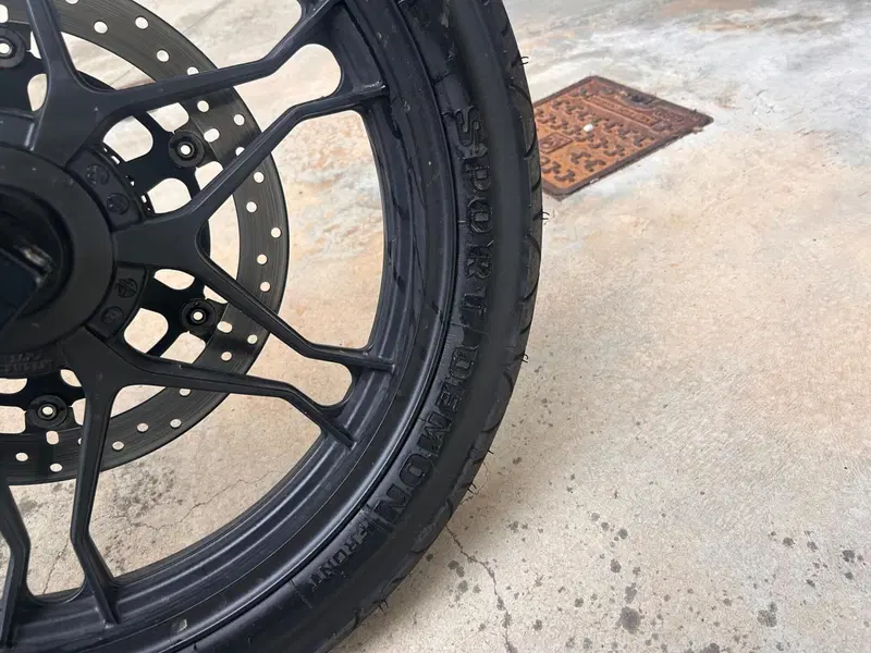Moto Guzzi V7 III Stone (2017 - 20) (5)