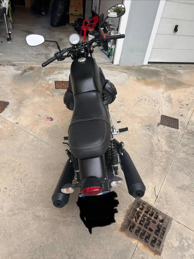 Moto Guzzi V7 III Stone (2017 - 20) (6)
