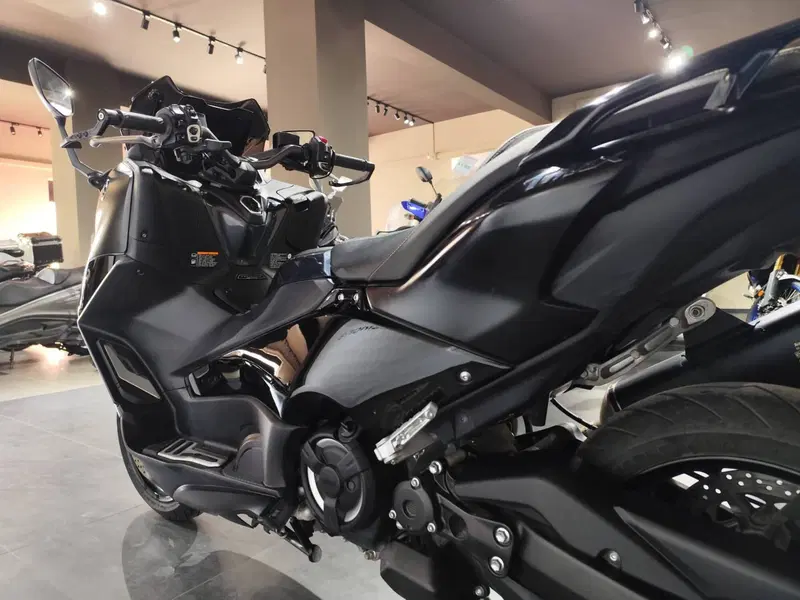 Yamaha T-Max 560 Tech Max (2022 - 24) (5)