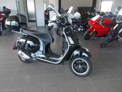 Vespa GTS 300 Super Hpe (2021 - 22) usata
