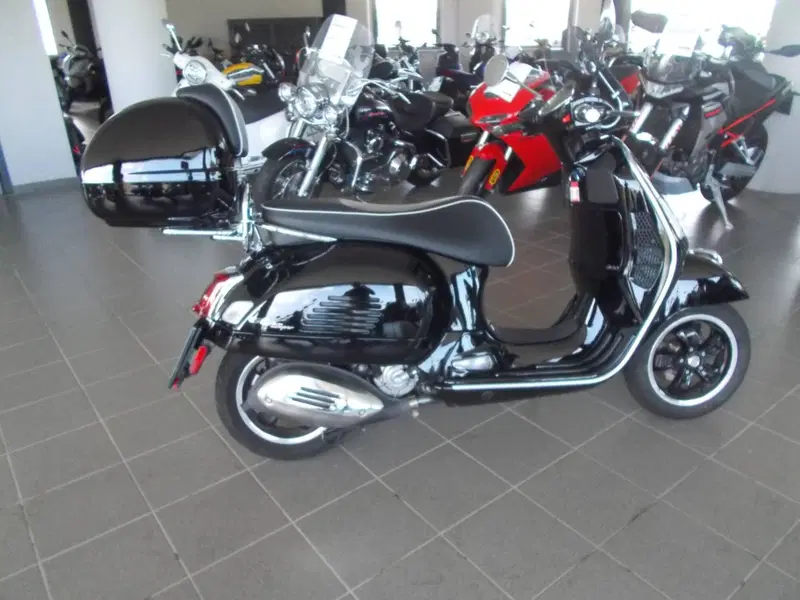 Vespa GTS 300 Super Hpe (2021 - 22) (2)