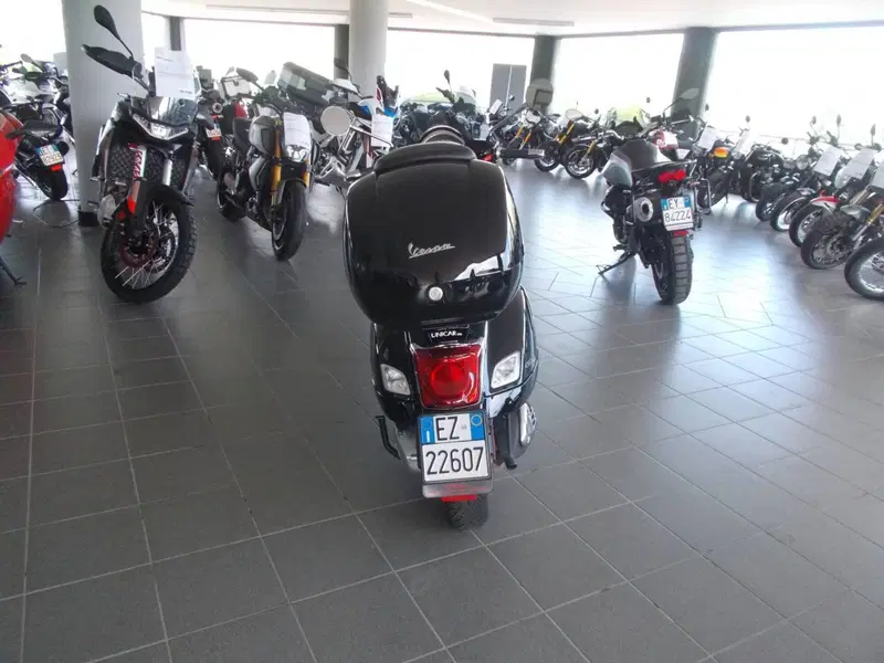 Vespa GTS 300 Super Hpe (2021 - 22) (3)
