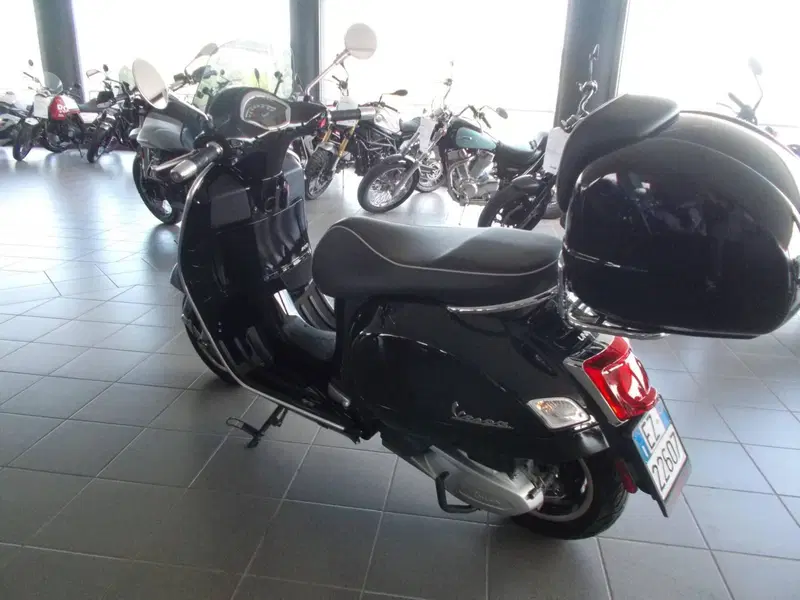 Vespa GTS 300 Super Hpe (2021 - 22) (4)