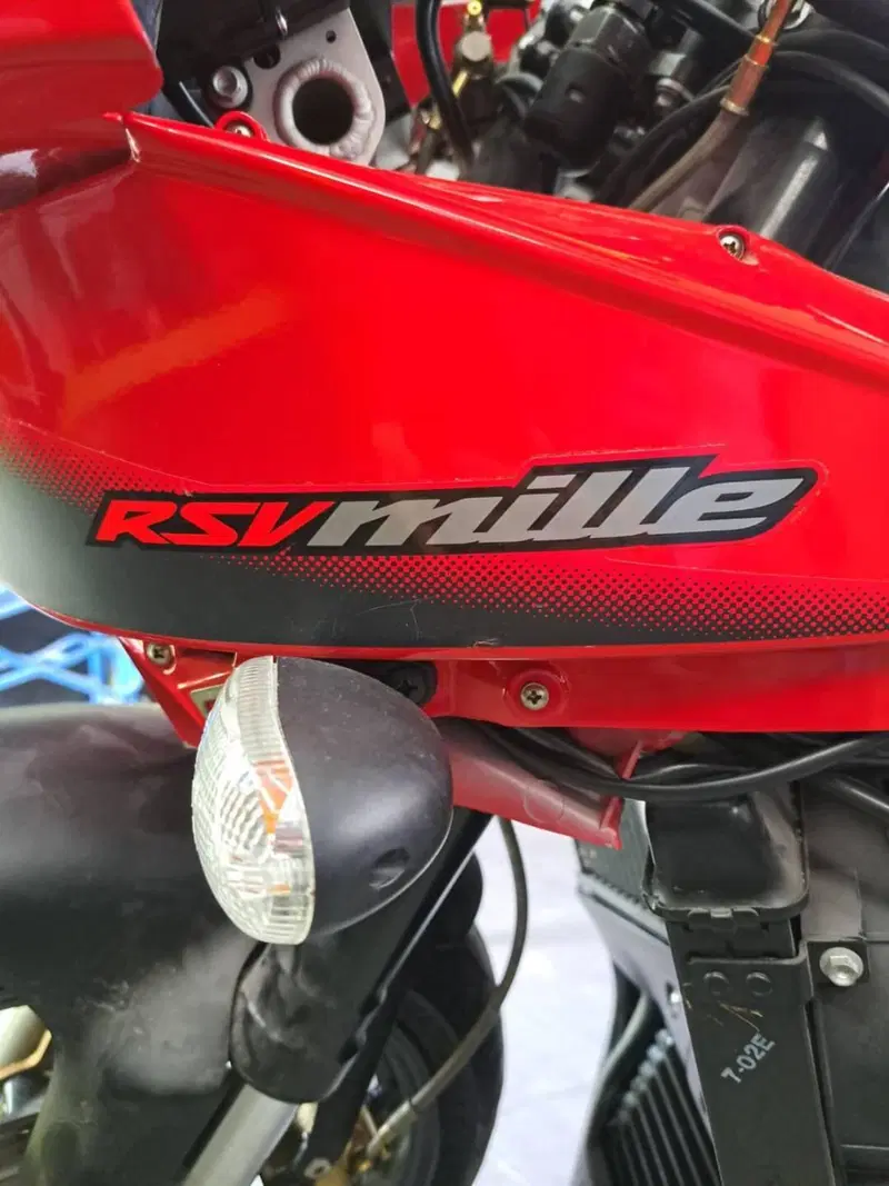 Aprilia RSV 1000 (2002) (2)