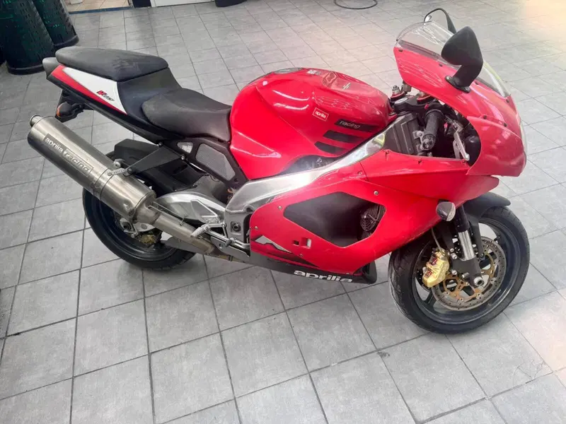 Aprilia RSV 1000 (2002) (3)