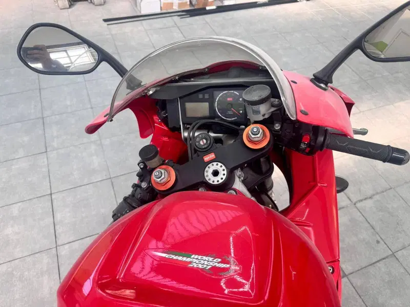 Aprilia RSV 1000 (2002) (4)