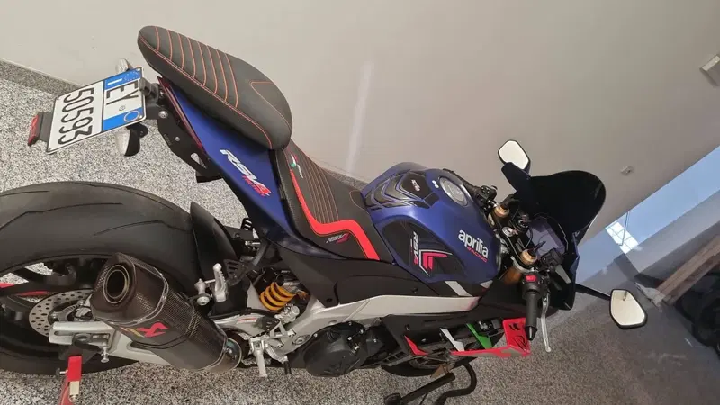 Aprilia RSV4 1100 Factory (2021 - 24) (2)