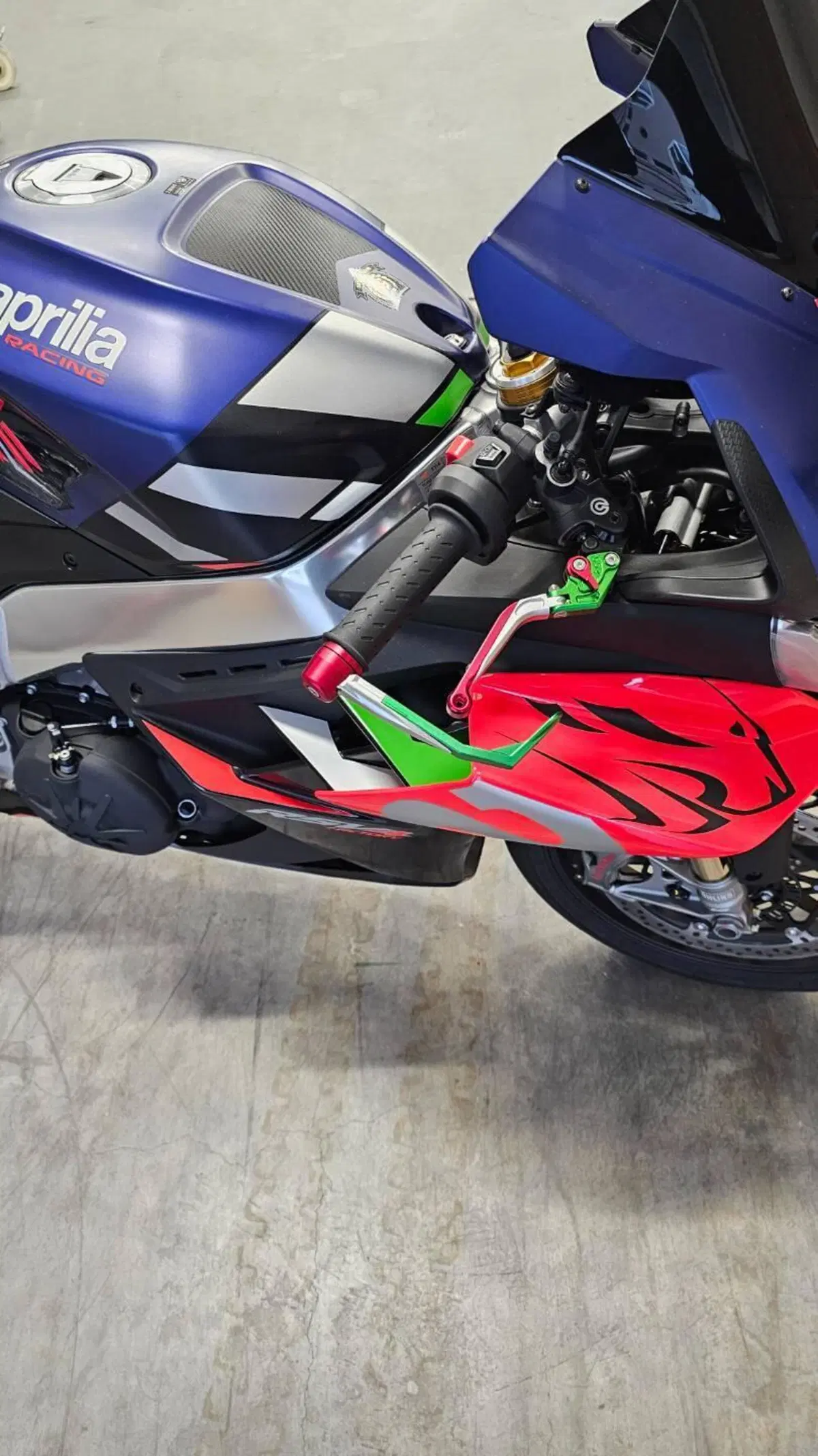 Aprilia RSV4 1100 Factory (2021 - 24) (4)