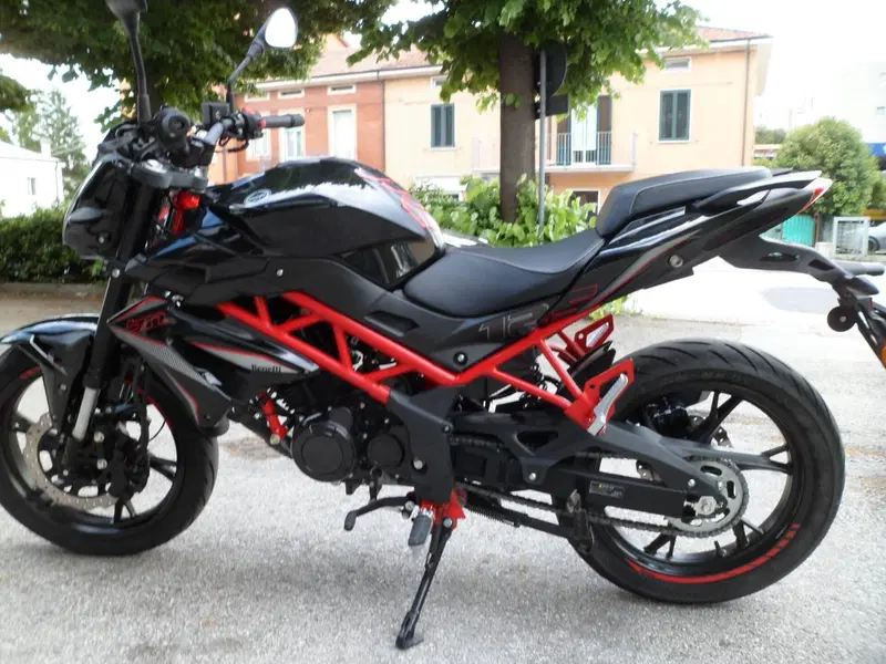 Benelli BN 125 (2021 - 25) (4)