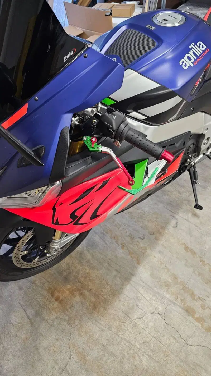 Aprilia RSV4 1100 Factory (2021 - 24) (5)