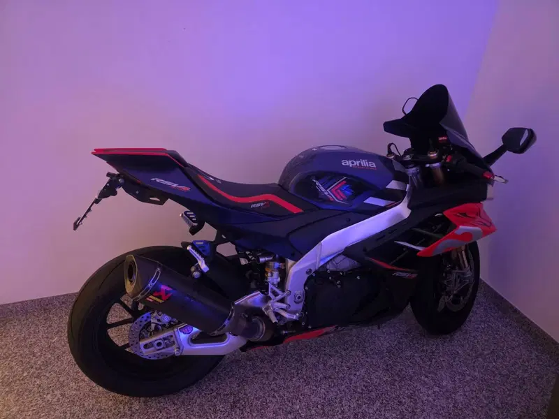 Aprilia RSV4 1100 Factory (2021 - 24) (6)