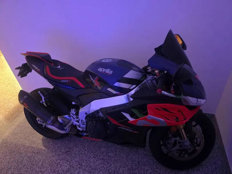 Aprilia RSV4 1100 Factory (2021 - 24) (7)