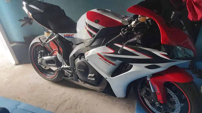 Honda CBR 1000 RR Fireblade (2006 - 07) (9)
